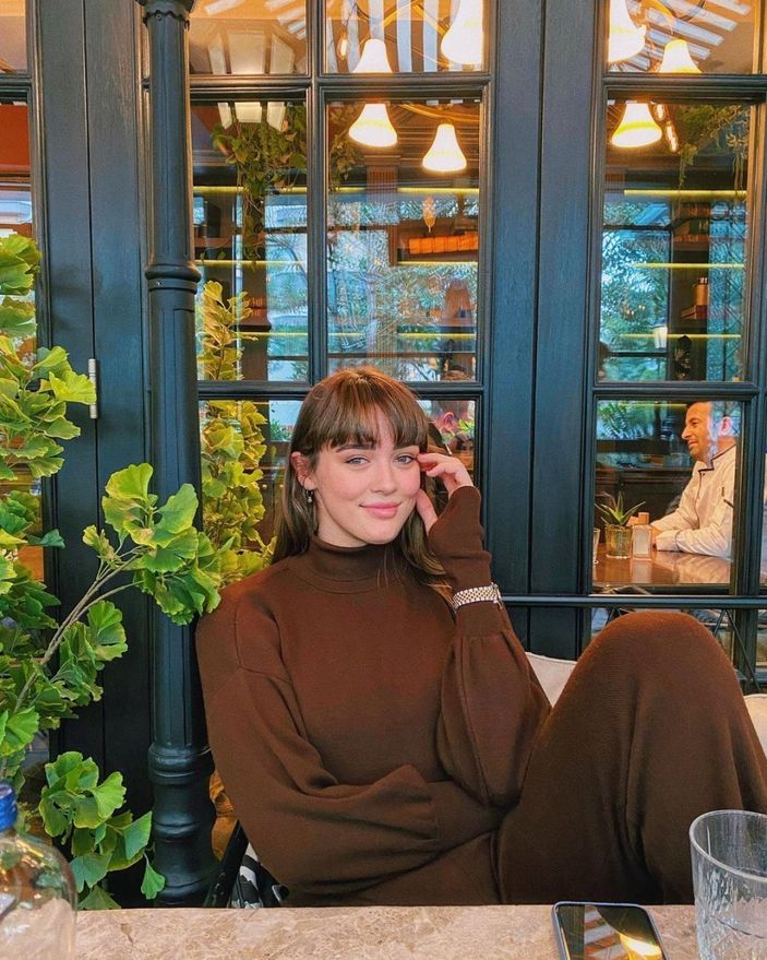 Zehra Güneş göbeğini açıkta bırakan bluzuyla poz verdi, sevgilisi Eren Dişli kayıtsız kalamadı! 'Yaktın bizi'