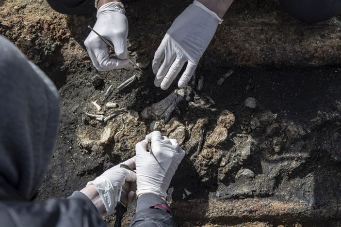 Haydarpaşa kazılarında Helenistik döneme ait kiremit mezar keşfedildi