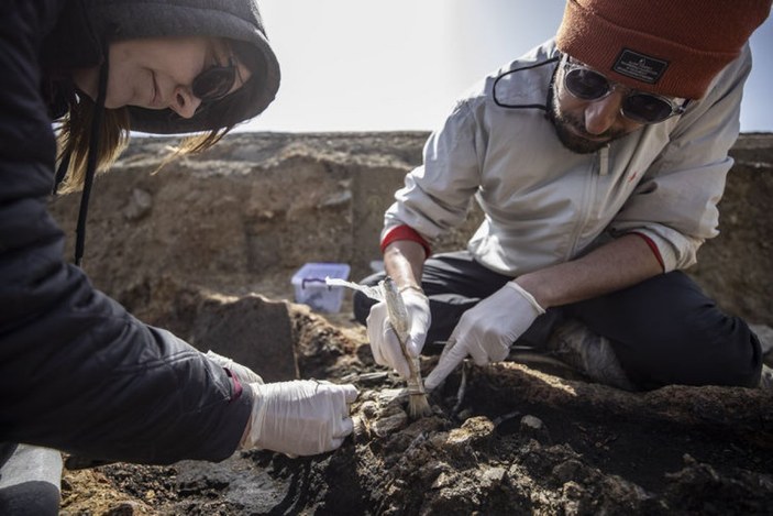 Haydarpaşa kazılarında Helenistik döneme ait kiremit mezar keşfedildi