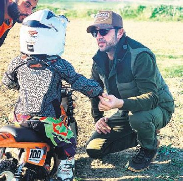 6 yaşında motokros şampiyonu! Engin Altan Düzyatan ve Neslişah Alkoçlar'ın yetenek abidesi oğlu...