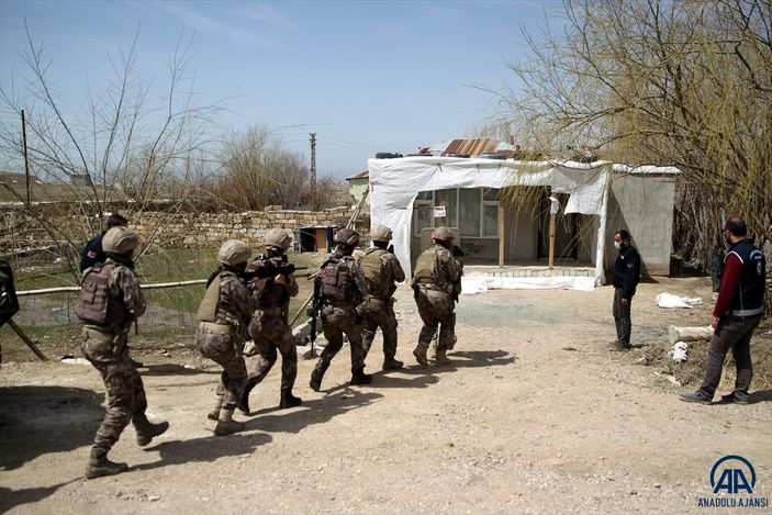 Van’da, bir evden 35 kaçak göçmen çıktı