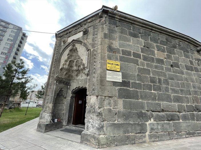 Kayseri'de FETÖ elebaşının kitabını cami girişine bıraktılar