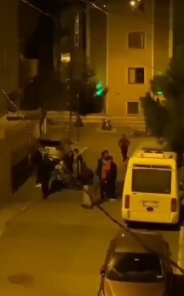 İstanbul'da bir grup genç, kucağında çocuğu olan kadına saldırdı
