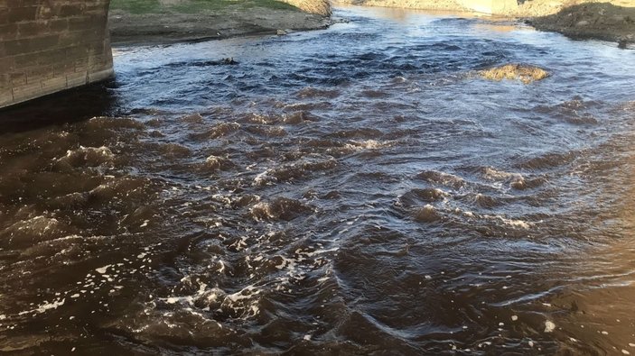 Tekirdağ'daki Ergene Nehri siyah akıyor