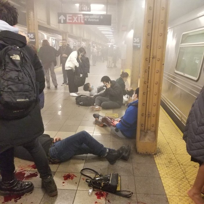 ABD'de New York metrosuna silahlı saldırı