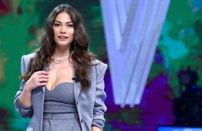 'Demet giyinmeyi unutmuş..' Demet Özdemir'in minicik şortunu gören beğeni butonuna çöktü!