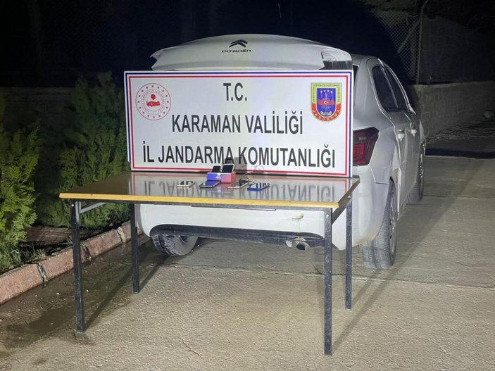 Karaman'da kendilerini jandarma olarak tanıtan dolandırıcılar, jandarmaya yakalandı