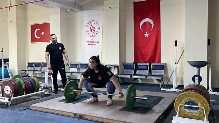 Milli Halterci Fatmagül Çevik, 6 ay sonra dünya şampiyonu oldu