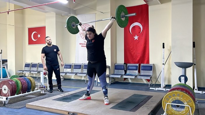 Milli Halterci Fatmagül Çevik, 6 ay sonra dünya şampiyonu oldu