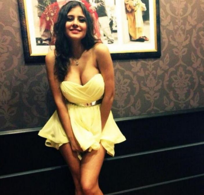 Gönül Dağı'nın Asuman'ı açıldıkça kapatmaya çalıştığı elbisesiyle 'Sen neymişsin' dedirtti! 'TikTok kızı..'