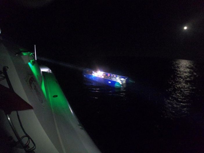 İzmir’de 27 düzensiz göçmen yakalandı