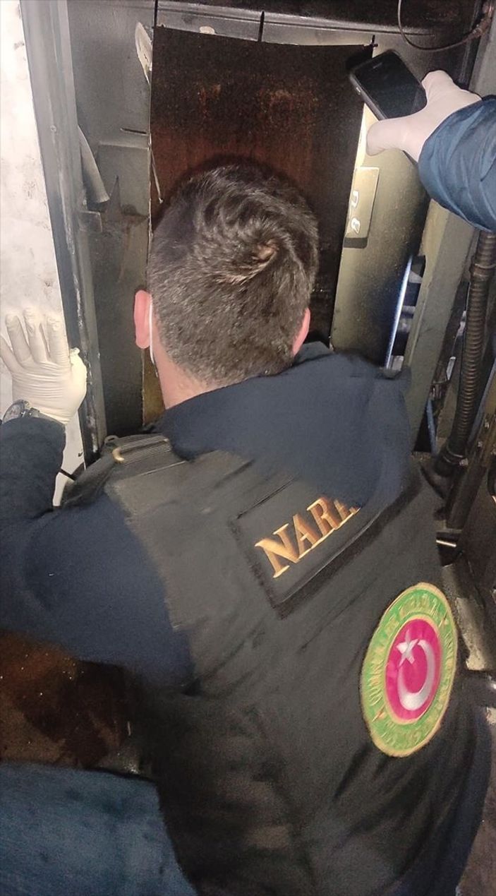 a Ağrı'da yolcu otobüsünden 345 kilogram sıvı metamfetamin çıktı