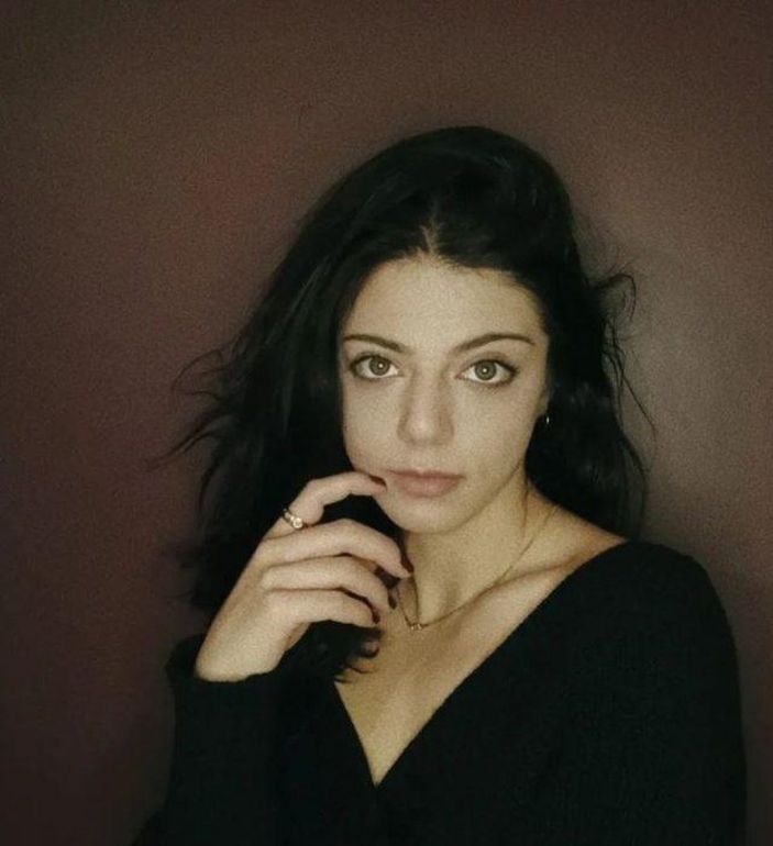 Gönül Dağı'nın Zeynep'i dekolteli pozları ve yemyeşil gözleriyle akılları baştan aldı! 'Sen ne güzelmişsin'