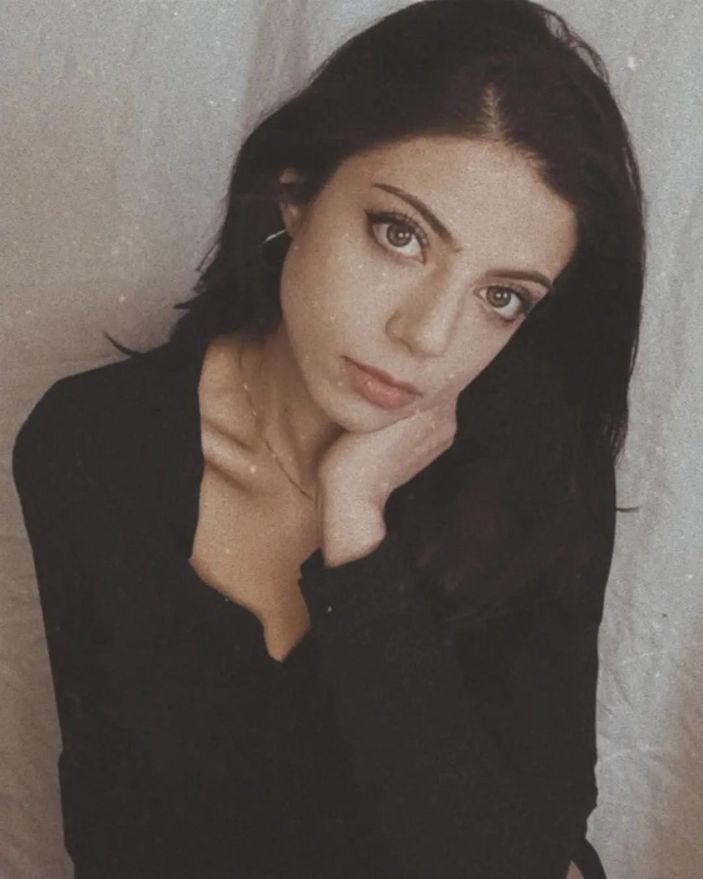 Gönül Dağı'nın Zeynep'i dekolteli pozları ve yemyeşil gözleriyle akılları baştan aldı! 'Sen ne güzelmişsin'