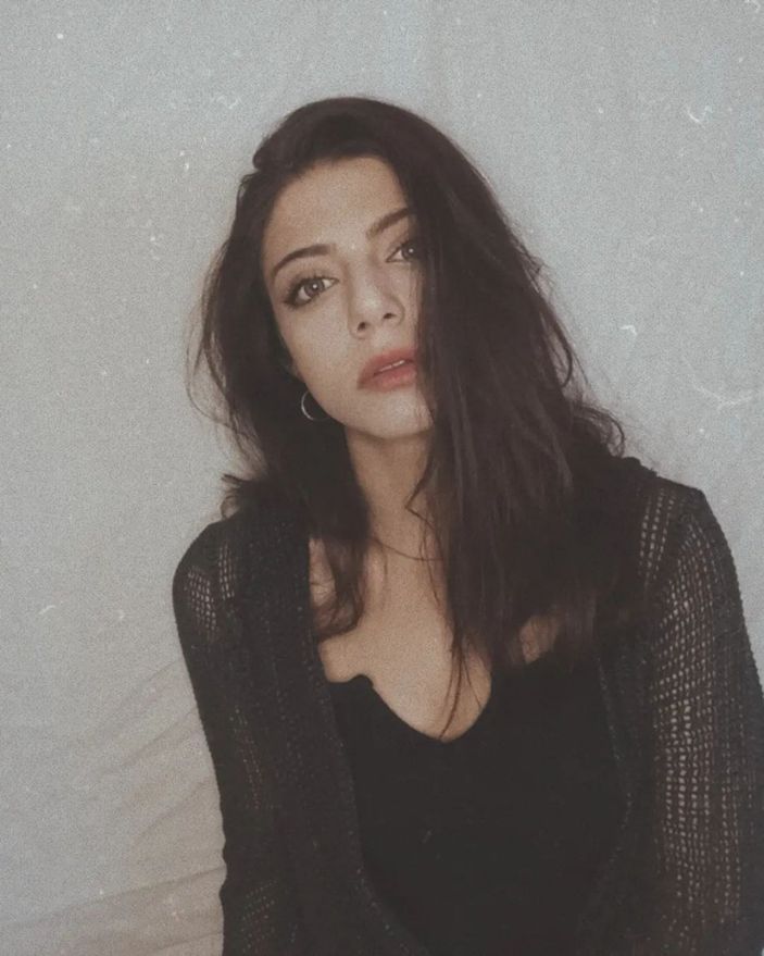 Gönül Dağı'nın Zeynep'i dekolteli pozları ve yemyeşil gözleriyle akılları baştan aldı! 'Sen ne güzelmişsin'