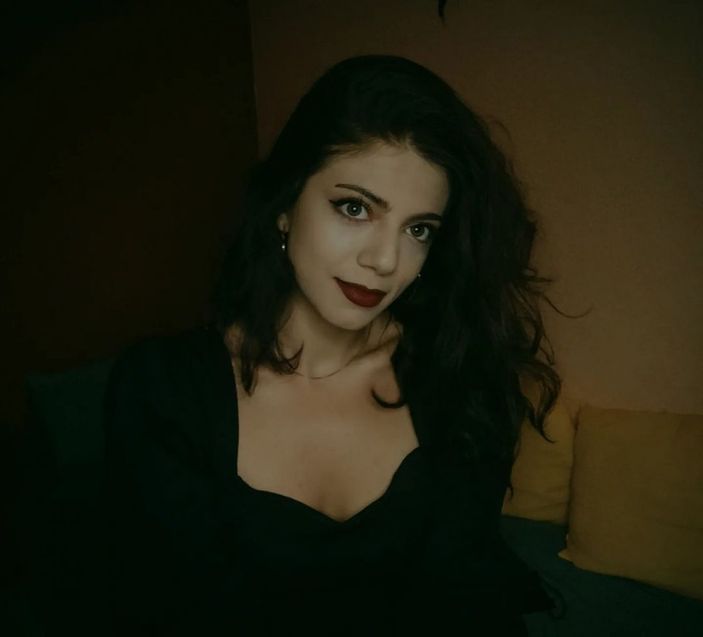 Gönül Dağı'nın Zeynep'i dekolteli pozları ve yemyeşil gözleriyle akılları baştan aldı! 'Sen ne güzelmişsin'