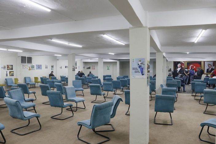 Adana'da tombala oynatan sendikaya baskın düzenlendi