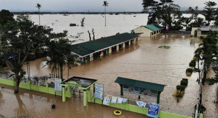 Filipinler'de tropikal Megi fırtınasında ölümler artıyor