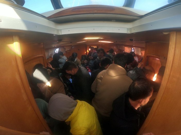 İzmir'de 174 düzensiz göçmen karaya çıkartıldı
