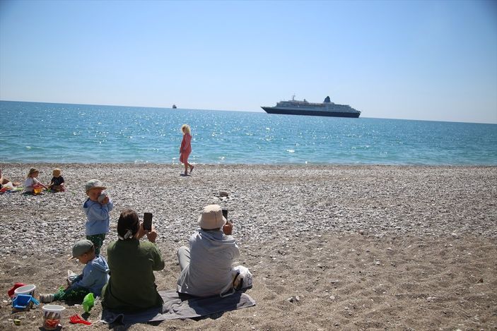 Antalya'da yaz sezonu geliyor: Hava sıcaklığı 20 derece