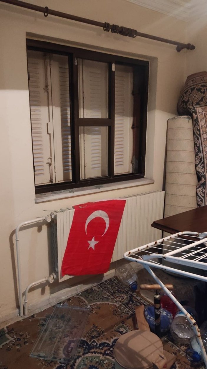 Aydın’da eve giren hırsızlar, çalınmadık bir mutfak penceresini bıraktı