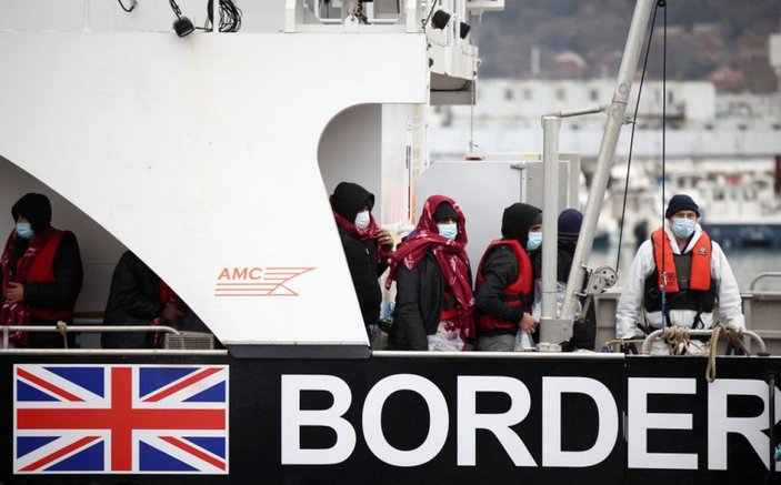İngiltere, düzensiz göçmenleri Ruanda'ya gönderecek