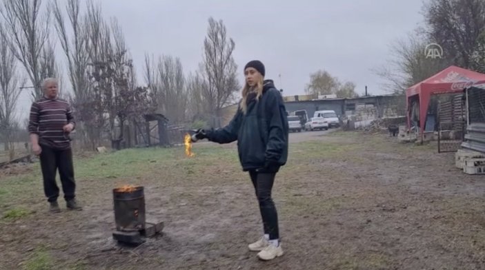 Ukrayna'da sivillerin molotof fırlatma talimi