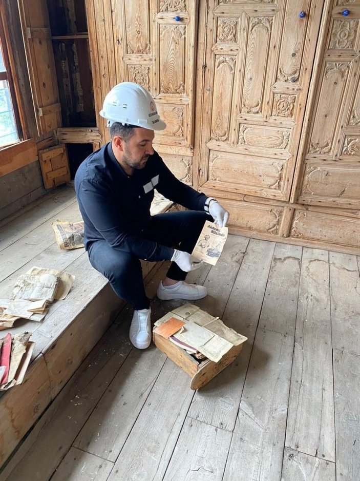Osman Yüksel Serdengeçti’nin restorasyon yapılan tarihi evinde gizli bölme bulundu