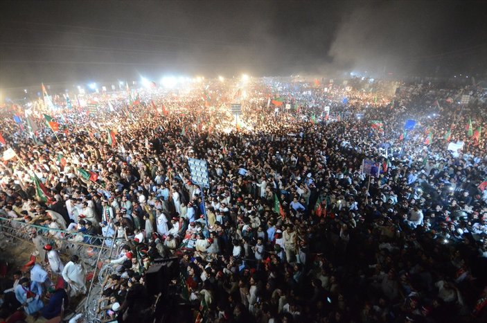 Pakistan'ın eski Başbakanı Han, erken seçim çağrısı yaptı