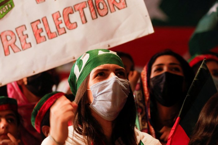 Pakistan'da İmran Han'a destek gösterileri devam ediyor