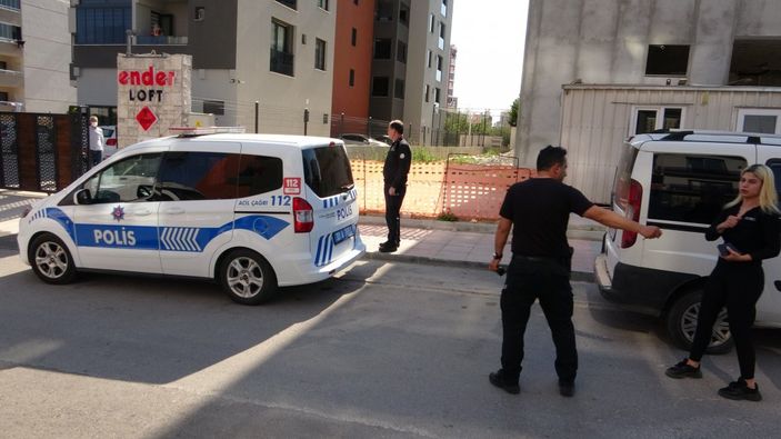 Mersin'de, boşanma aşamasındaki eşini rehin aldı