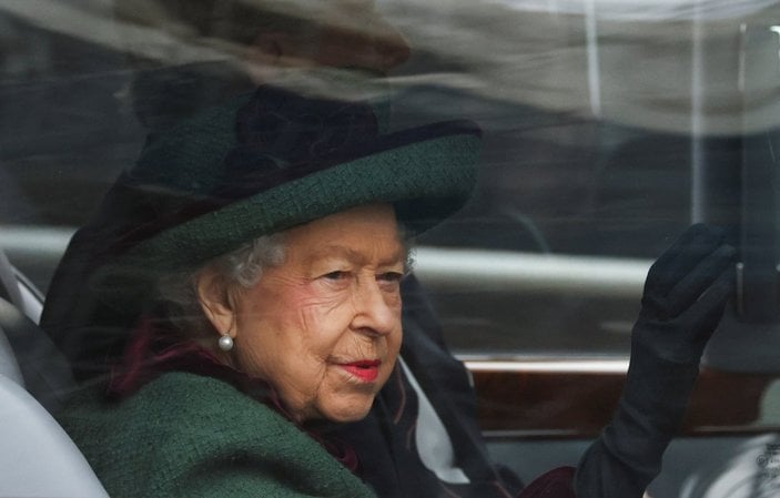 Prens Harry ve Megan Markle, Kraliçe Elizabeth'i ziyaret etti
