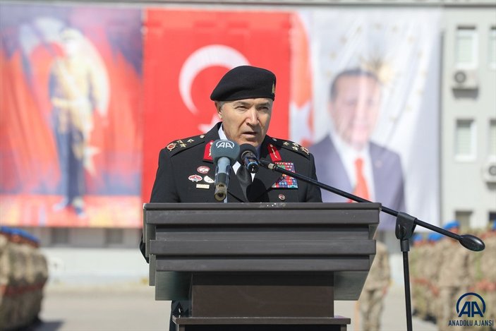 İzmir'de jandarmalar terörle mücadele eğitimlerini tamamladı