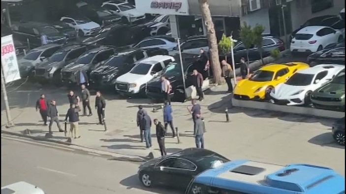 d Kadıköy'de nakliyeciler ile galericilerin kavgası