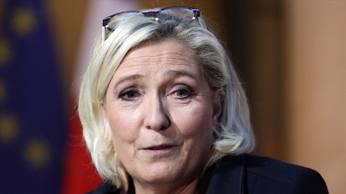 Fransız aday Le Pen: Başörtüsü sokakta yasaklanmalı