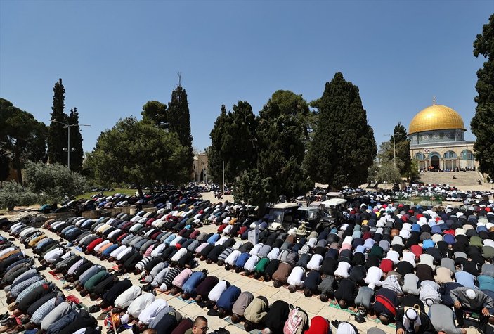 60 bin Müslüman, Mescid-i Aksa'da cuma namazı kıldı