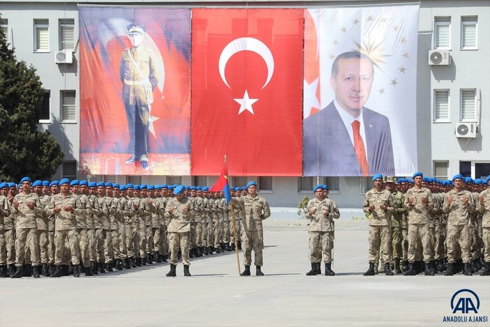 İzmir'de jandarmalar terörle mücadele eğitimlerini tamamladı