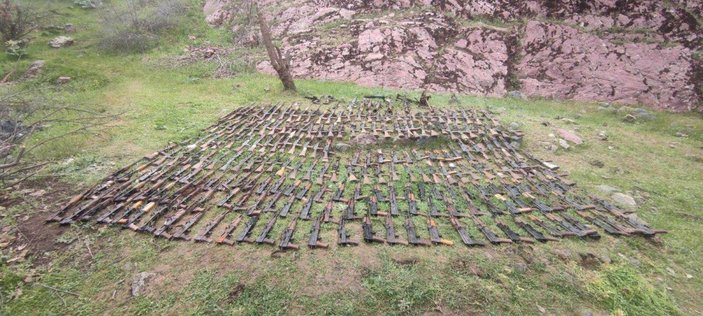 Irak'ın kuzeyinde, PKK'ya ait çok sayıda silah ele geçirildi