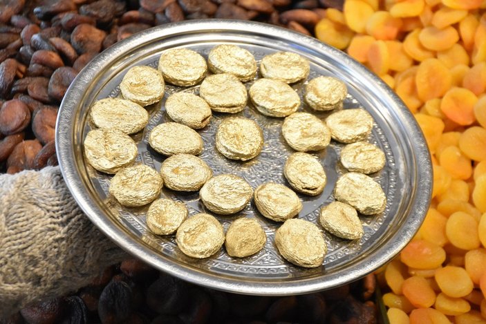 Malatya’da altın kayısının tanesi 200 liradan satışa çıktı