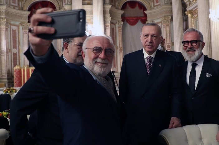 Cumhurbaşkanı Erdoğan sanatçılarla bir araya geldi