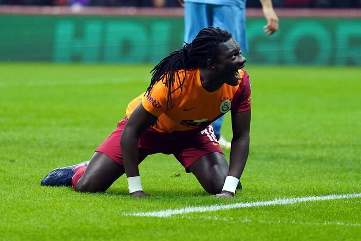 Bafetimbi Gomis bonuslara çok uzak