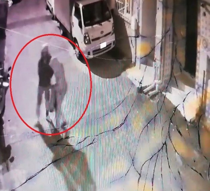 Bursa'daki motosiklet hırsızı, kafasına tabak atılınca kaçtı