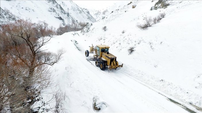 Erzurum'da karla mücadele çalışmaları Nisan ayında da devam ediyor