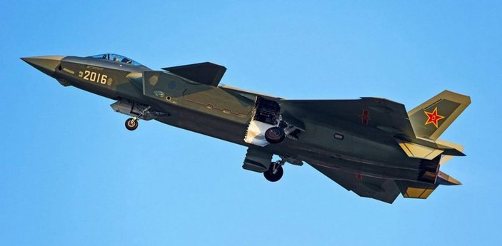Çin, Doğu ve Güney Çin Deniz'ine J-20 avcı uçağı konuşlandırdı
