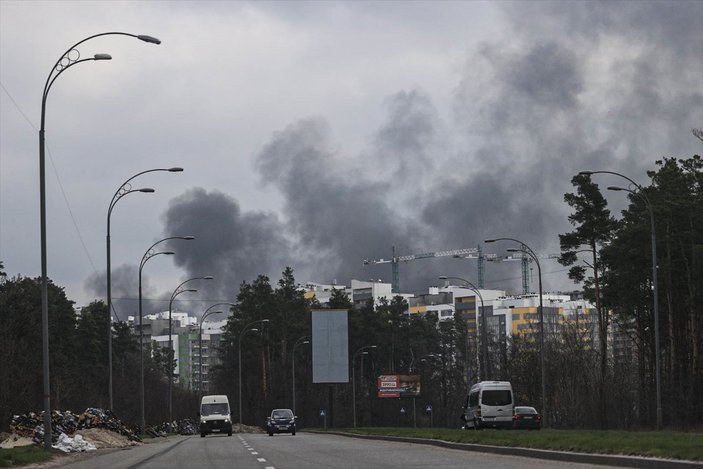 Rusya, başkent Kiev'i bombaladı