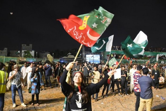 İmran Khan: Pakistan'a karşı büyük bir komplo kuruldu