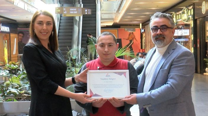 d Ankara’da temizlik görevlisi, para dolu çantayı sahibine teslim etti