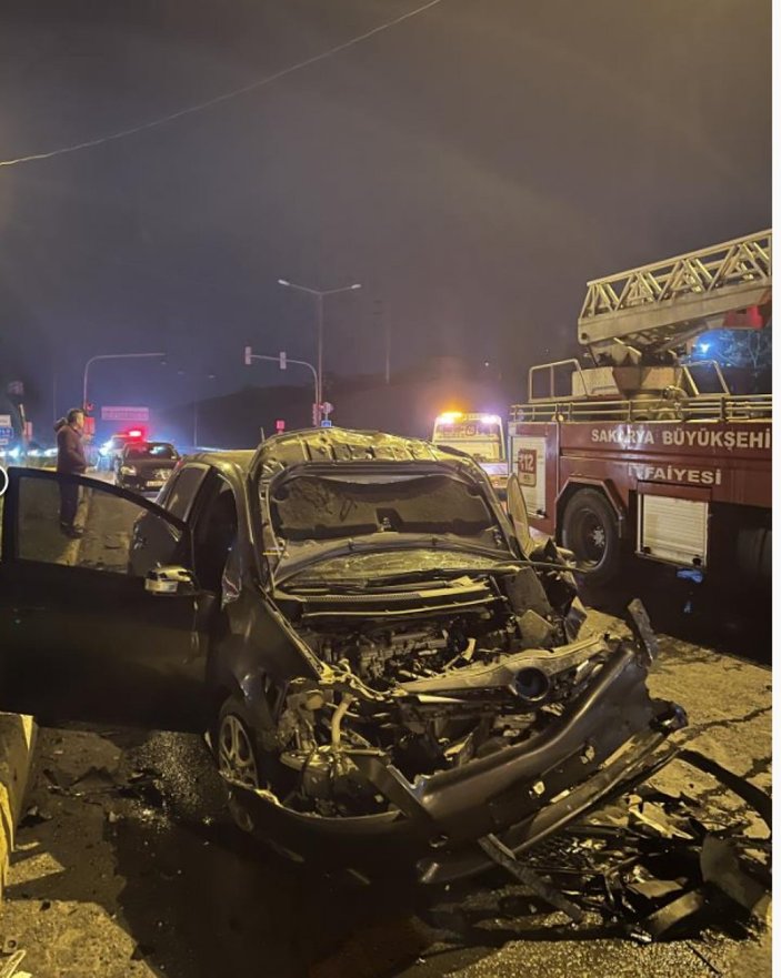 İYİ Partililer kaza yaptı: 3 yaralı