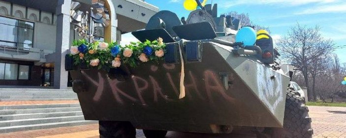 Ukraynalı çifte Rus zırhlısından gelin arabası