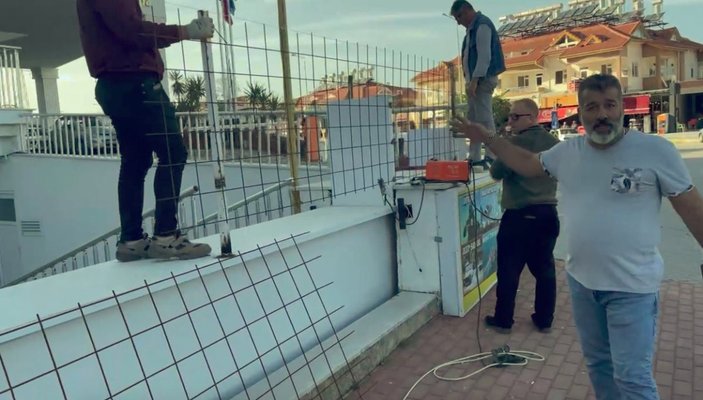 Antalya'daki otel sahibi, kiracıların dükkanlarının önüne duvar dikti